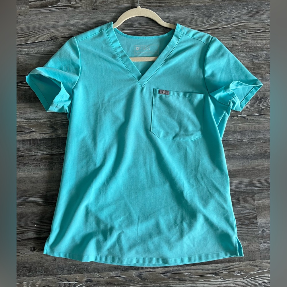 FIGS Catarina 1 Pocket Shirt